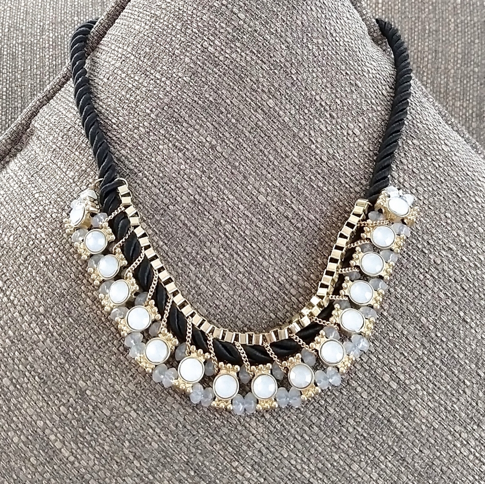 Beautiful Jewelmint rope necklace